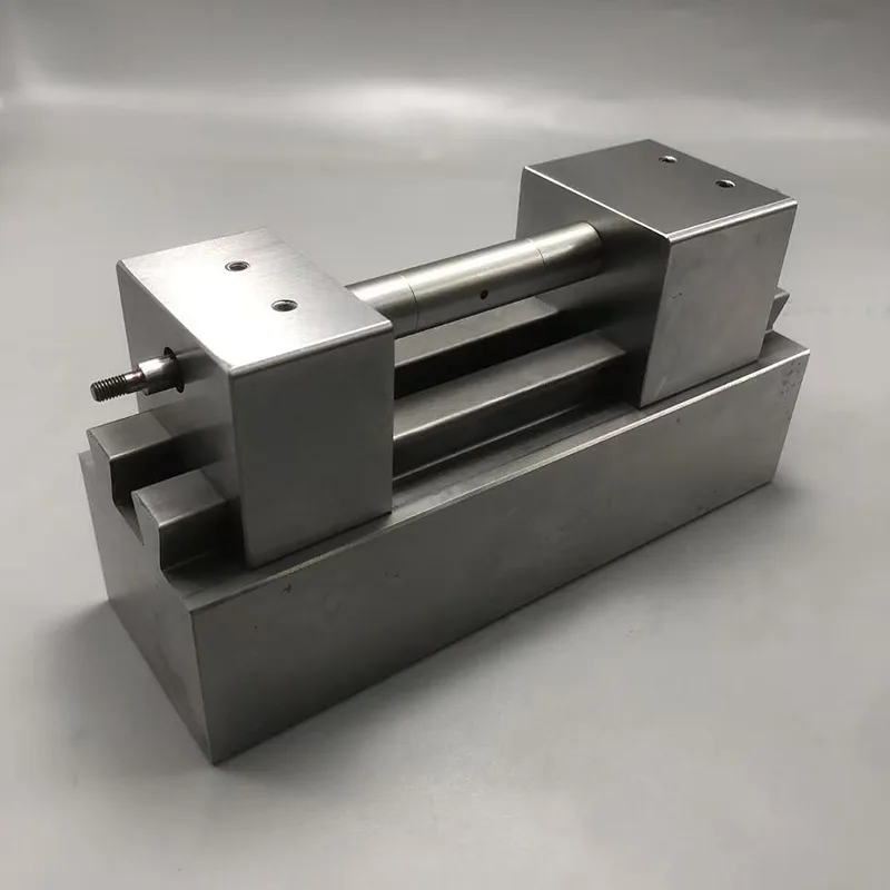 Asennustyökalujen kiinnikkeet